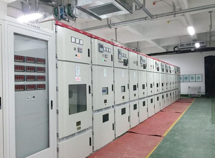 省政府辦公樓對供配電設(shè)備的要求極為嚴(yán)格，經(jīng)過層層篩選考察，選定安徽得潤電氣技術(shù)有限公司中標(biāo)，為政府辦公樓的供配電提供了高低壓開關(guān)柜、無功補(bǔ)償?shù)妊b置。近期項目現(xiàn)場我公司設(shè)備已一次性帶電調(diào)試完成，其優(yōu)異的表現(xiàn)更是得到廣泛贊譽(yù)。