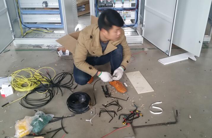 安徽得潤電氣技術(shù)有限公司，主營：高低壓開關(guān)柜，高低壓無功補償柜，消弧消諧裝置，自動化控制系統(tǒng)，綜保、儀表等，全國統(tǒng)一客服熱線：400-0551-777