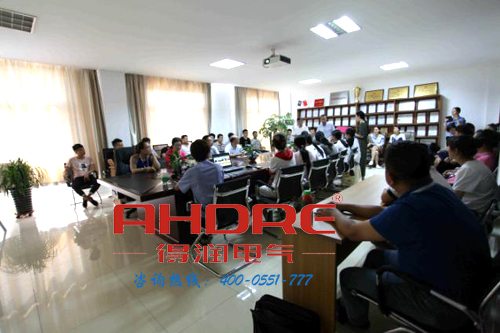 安徽得潤電氣 專業(yè)研發(fā)生產 開關柜 補償柜 變頻器 電話：400-0551-777 QQ：3176885416