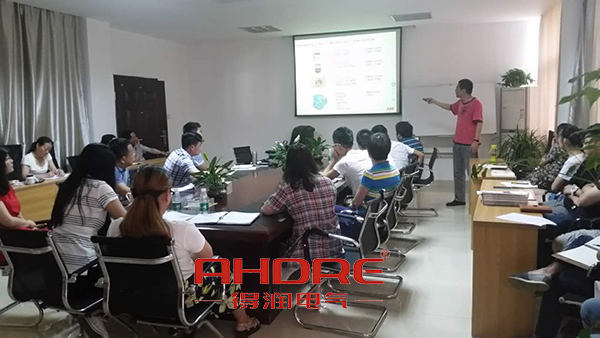 得潤電氣　開關柜生產(chǎn)廠家　咨詢熱線：4000551777　QQ:3176885416