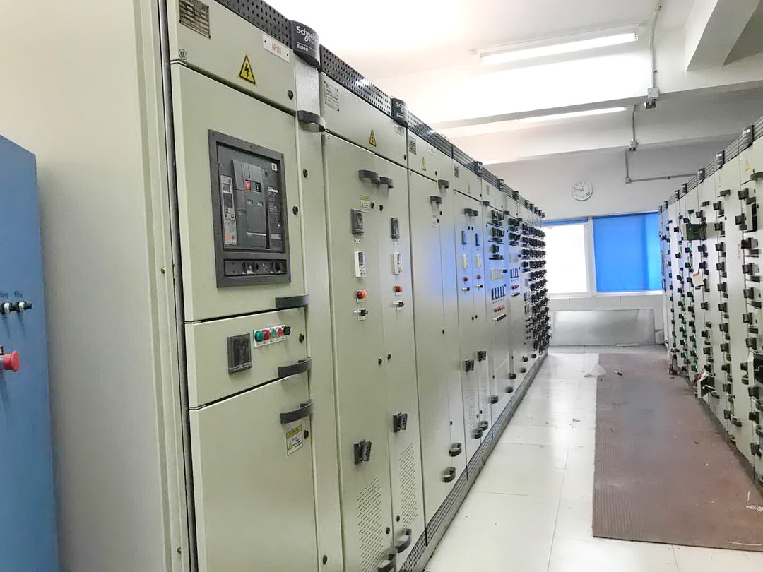 施耐德380V開關(guān)柜，blokset配電柜現(xiàn)場圖 得潤電氣 400-128-7988